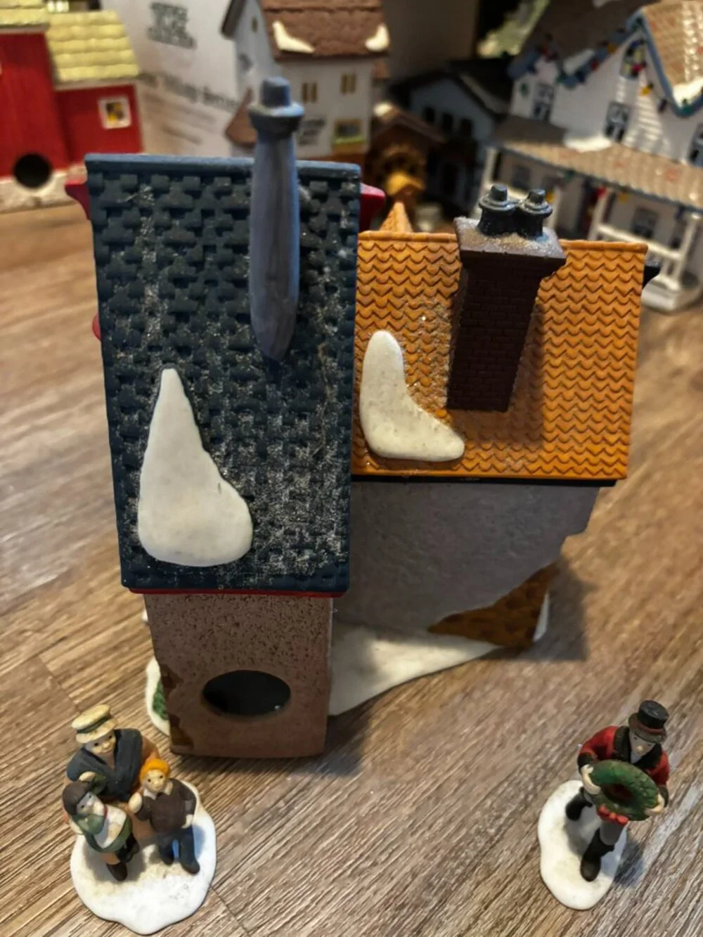 Department 56 Christmas village light up building Tassys Mittens